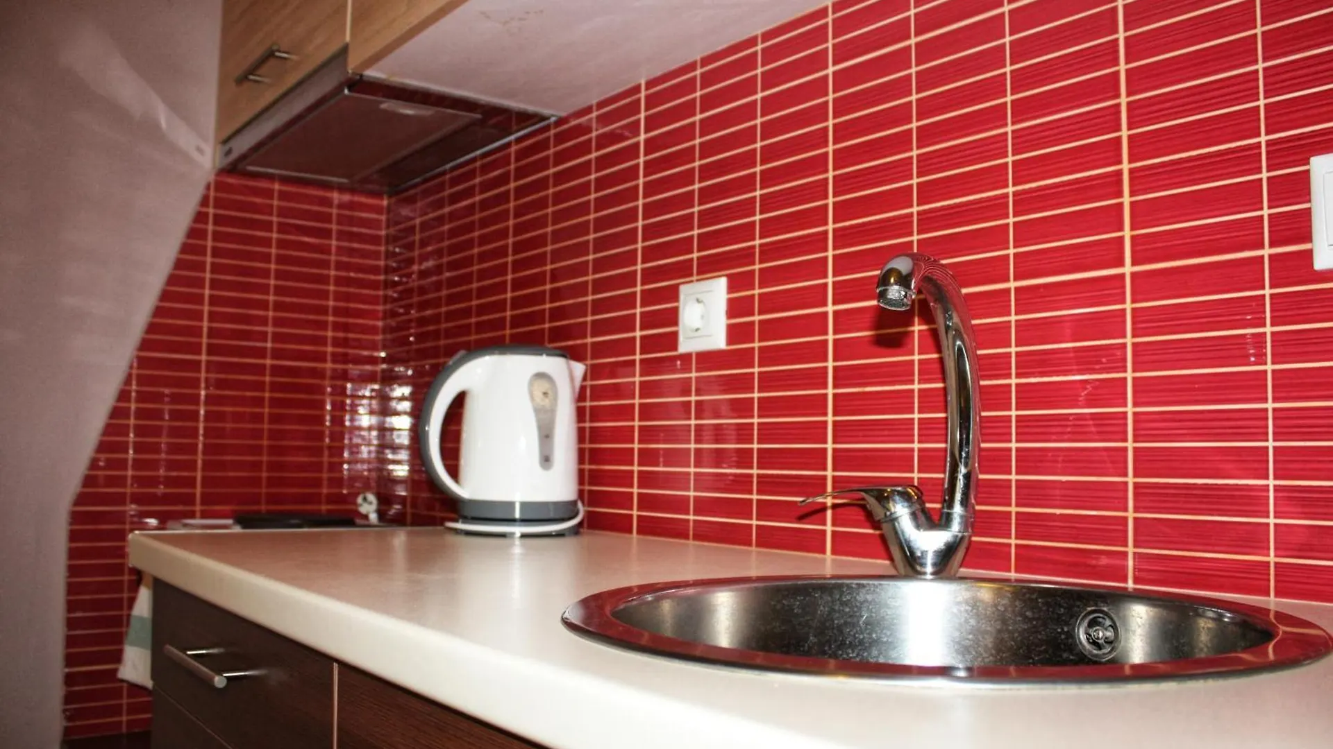 Studio Beleri Himara 0*,